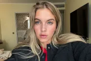 Bab Buelens heeft de smaak te pakken en deelt nog wat bikiniselfies: "Ik ben zo verliefd op jou!"