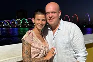 Daphne, de vrouw van Michael van Gerwen, showt in bikini haar waanzinnige tattoos