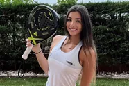 Padel-pro Nicole Traciesa kan het ook als model maken, deze snikhete bikinifoto's zijn het bewijs