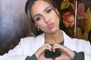 Jessica Alba, ooit de natte droom van velen, is op haar 43e nog steeds een hete brok in bikini (foto's)