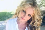 Britney Spears rekent af met 'haters' en doet dat... door weer haar kleren uit te spelen (foto's)
