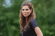 Saartje Vandendriessche in knalrode bikini, da's niet niks: "Jij kan gerust als fotomodel door het leven!"