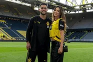 Snikhete WAG van Dortmund-speler maakt pijnlijke blunder tijdens match tegen Club Brugge: "Lachwekkend!"