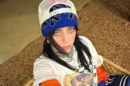 Billie Eilish onthult de 'stoute' dingen die ze doet voor de spiegel en waar ze haar tong het liefst steekt
