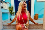 Ashley uit Big Brother deelt filmpje van hoe ze haar 'achtergevel' laat masseren: "Kan hier uren naar kijken!"