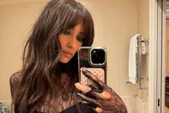Actrice Shay Mitchell laat haar bh achterwege en presenteert 'ze' los in het zakje (foto's)