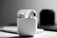 De echte reden waarom de ene AirPod steeds sneller leegloopt dan de andere, en hoe je dit kan oplossen