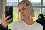 Limburgse dj-babe Lotte Feyen toont zich in redelijk pikante outfit: "Wat een sexy koffiemadammeke!" (foto's)