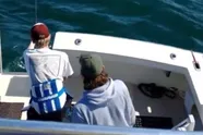 Vissers schrikken zich rot wanneer snelste haai ter wereld in hun boot springt: "Dit is uiterst zeldzaam!"