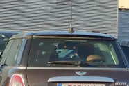 Wat is de betekenis achter de nummerplaat op de Mini Cooper van deze Vlaming? "Van zijn vrouw of...?"