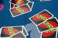 De bedenker van UNO beweert dat we al ons ganse leven het populaire spel verkeerd spelen