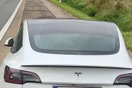 Hilarische nummerplaat op Tesla lokt veel reacties uit: "Dit kan alleen in België volgens mij!"