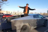 YouTuber probeert 24 uur in zijn Cybertruck te wonen om te zien hoe praktisch het is