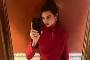 Kendall Jenner poseert zonder bh en dat zorgt zoals vanouds voor de nodige animo op Instagram (foto's)