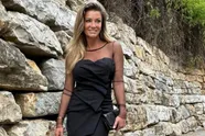 Veronique De Kock toont in badpak dat ze nog altijd elke man stapelzot kan maken (foto's)