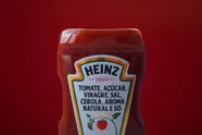 Heinz maakt einde aan discussie over bewaarplaats ketchup: in de kast of in de koelkast?