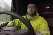 Vrachtwagenchauffeur deelt 'waarheid' over zijn job, en toont loonstrook met verrassend bedrag dat hij verdient