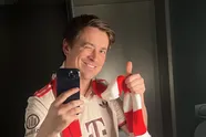 De gloednieuwe, bloedmooie vriendin van Niels Destadsbader haalt haar innerlijke stoeipoes nog eens boven