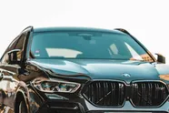 Vlaamse BMW-chauffeur pakt uit met een 'muzikale' nummerplaat op zijn auto: "Die speelt in een orkest!"