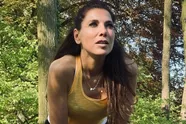 Saartje Vandendriessche mocht 50 kaarsjes uitblazen! Wij vieren dat met haar beste bikinifoto's