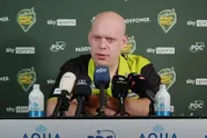 Michael van Gerwen haalt flink uit naar Luke Littler: "Hij is geen baby meer en moet verantwoordelijkheid nemen!"