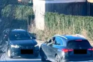 Ego-battle op Belgische wegen: Dacia en Mercedes zorgen voor ongezien schouwspel aan wegversmalling