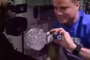 NASA-astronauten legden vast wat er gebeurde nadat ze een GoPro in de ruimte lieten vallen