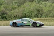 Autonome Maserati MC20 zet nieuw snelheidsrecord neer met AI: 318 km/u zonder mens aan het stuur