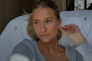 Celine Van Ouytsel toont zich in een paar heerlijke lingeriesetjes, en da's eigenlijk pure kunst (foto's)