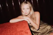 De bloedmooie dochter van Kate Moss zoekt het randje van Instagram op in een doorschijnende jurk (foto's)