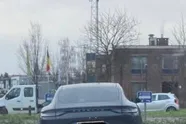 Vlaamse Porsche-eigenaar zorgt voor storm online door zich redelijk asociaal te parkeren: "Wat een egoïst!"