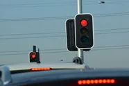 Deze verkeersregel aan een rood licht wordt door veel Belgische chauffeurs genegeerd: "Bij herhaling kan een rijverbod"