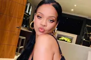 Rihanna gooit Instagram plat in heerlijke bruidslingerie en laat haar volgers sprakeloos achter (foto's)