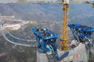 Hoogste brug ter wereld opent weldra: twee keer hoger dan Eiffeltoren, negen keer hoger dan Golden Gate Bridge