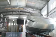Deze trein breekt records en raast naar zijn bestemming met een snelheid van meer dan 450 km/u