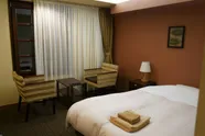 Expert legt uit hoe je verborgen camera's in hotels kunt vinden, nadat koppel er een ontdekt in rookmelder
