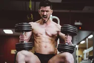Dé sixpackfout die 90% van de mannen maakt: dit is hoe vaak je jouw buikspieren moet trainen