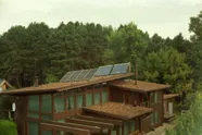 Zonne-energie zonder dak of vergunning: zijn stekkerzonnepanelen écht de moeite waard en waar moet je op letten?