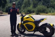 Start-up breekt record voor langste rit met een elektrische motorfiets: "Dit is nog maar een voorproefje"