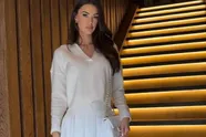 De heerlijke Jessica Naz trekt een paar leuke bikini's aan en de vonken vliegen eraf: "Dit is buitenaards!"