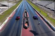 Beklijvende dragrace tussen snelste Porsche ooit en Tesla Model S, en een koning wordt gekroond