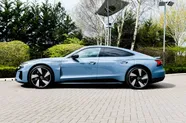Vlaamse Audi-eigenaar gaat viraal met deze opmerkelijke nummerplaat: "Die wil er snel vandoor!"