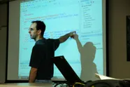 Topmanager zorgt voor controverse binnen het onderwijs: "AI is een betere leraar dan mensen"