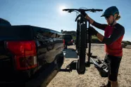 Hoe dakkoffers en fietsendragers de actieradius van je elektrische wagen beïnvloeden: "Kies voor efficiëntie"