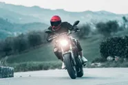 Belgische motorrijders krijgen fikse waarschuwing van experts: "Wees voorzichtig met deze functie"