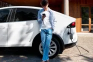 De kosten van elektrisch rijden: wat geven Belgen jaarlijks uit aan laadpalen en stroom?