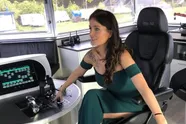 Bootje varen met schipper Iris is toch net iets anders dan met pakweg Captain Haddock (foto's)