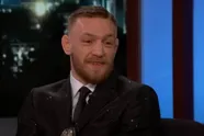 Beruchte MMA-vechter Conor McGregor slaat man tegen de grond in nachtclub op Ibiza (video)