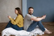 Expert onthult 10 signalen dat je partner aan het 'micro-vreemdgaan' is zonder dat je het doorhebt