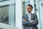 Nieuwe cijfers onthullen gemiddeld loon van een manager in België: "Goed betaald, maar niks voor stresskonijnen"